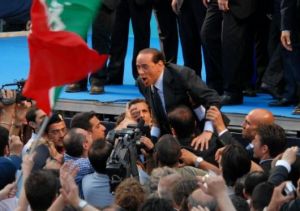 Berlusconi_folla